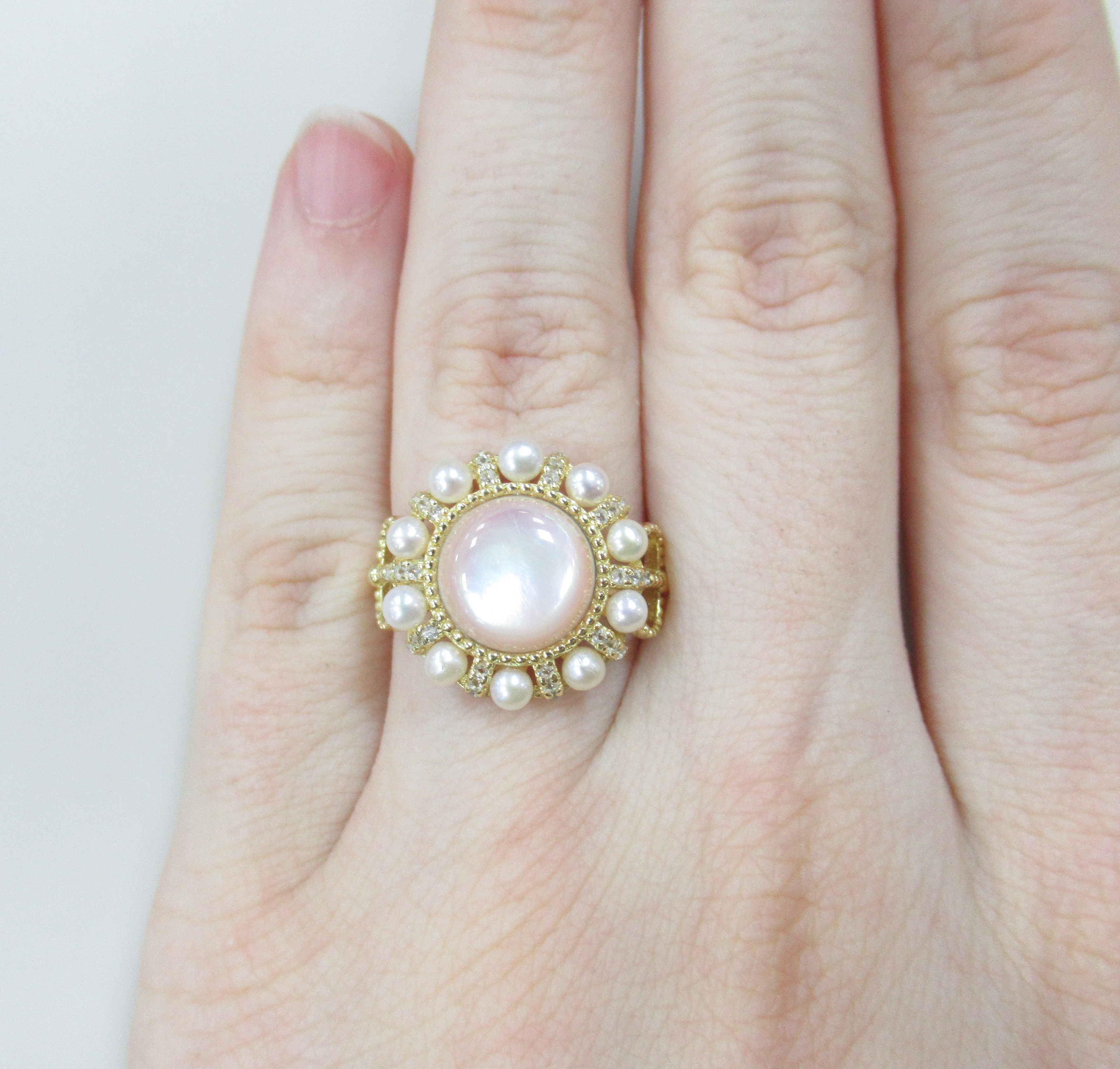 Серебряное кольцо с перламутром и жемчугом